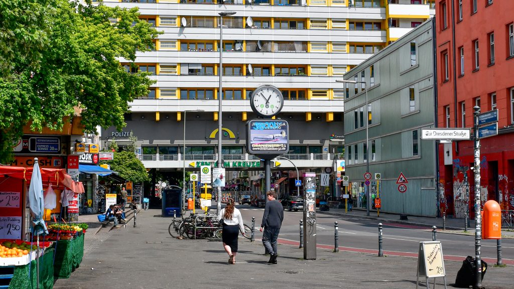 Eine Linie Zwei Welten: Dynamisches Dahlem Und Quirliges Kreuzberg ...